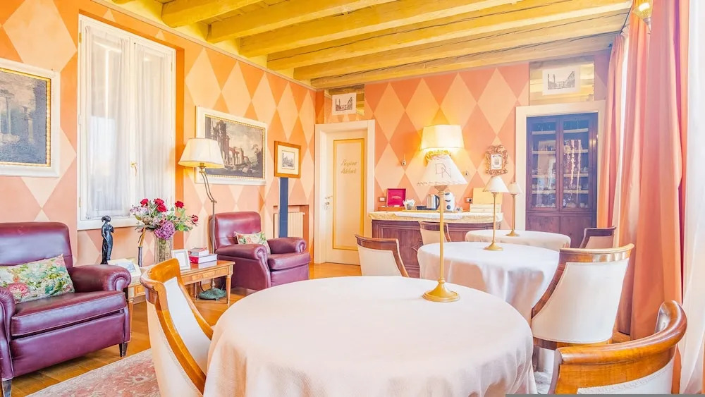 in Verona With 3 Bedrooms and 3 Bathrooms