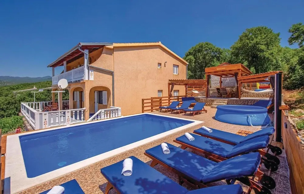 Beautiful Home in Donji Zagon With Wifi and 6 Bedrooms