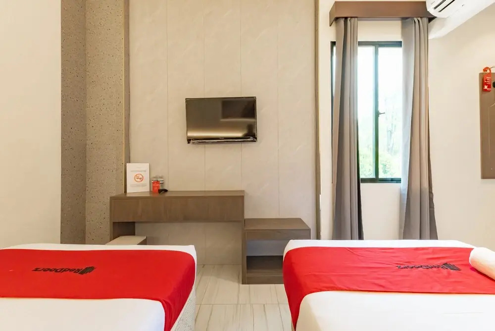 RedDoorz Plus Near SP Plaza Batu Aji Batam
