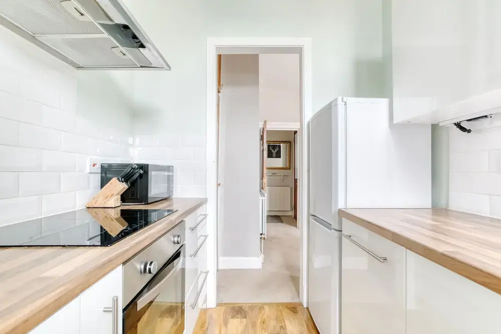 Bright One Bedroom West End Apartment