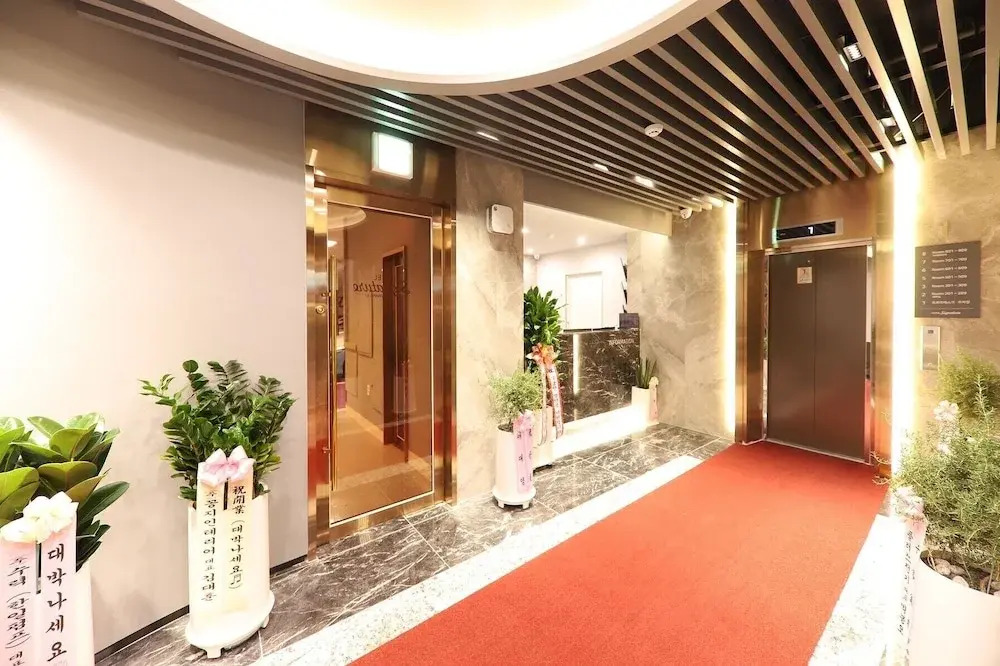 Hotel Signature