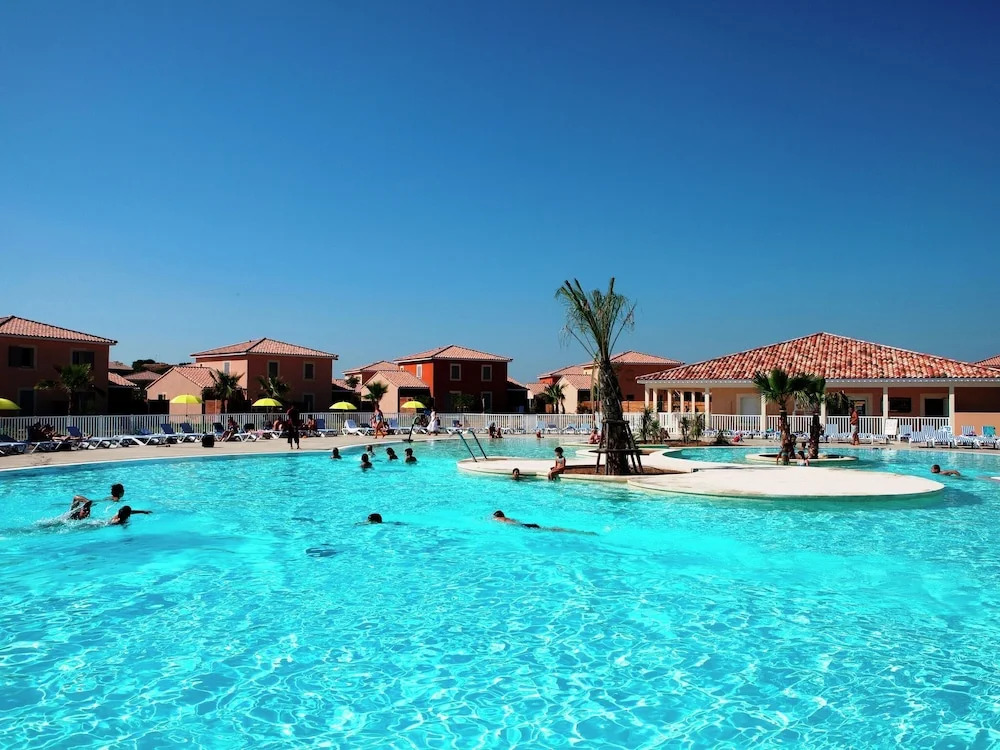 Semi-detached Home in Mediterranean Style, With Nice AC