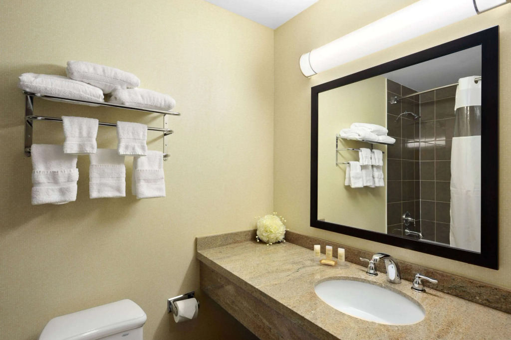 Days Inn by Wyndham Brampton