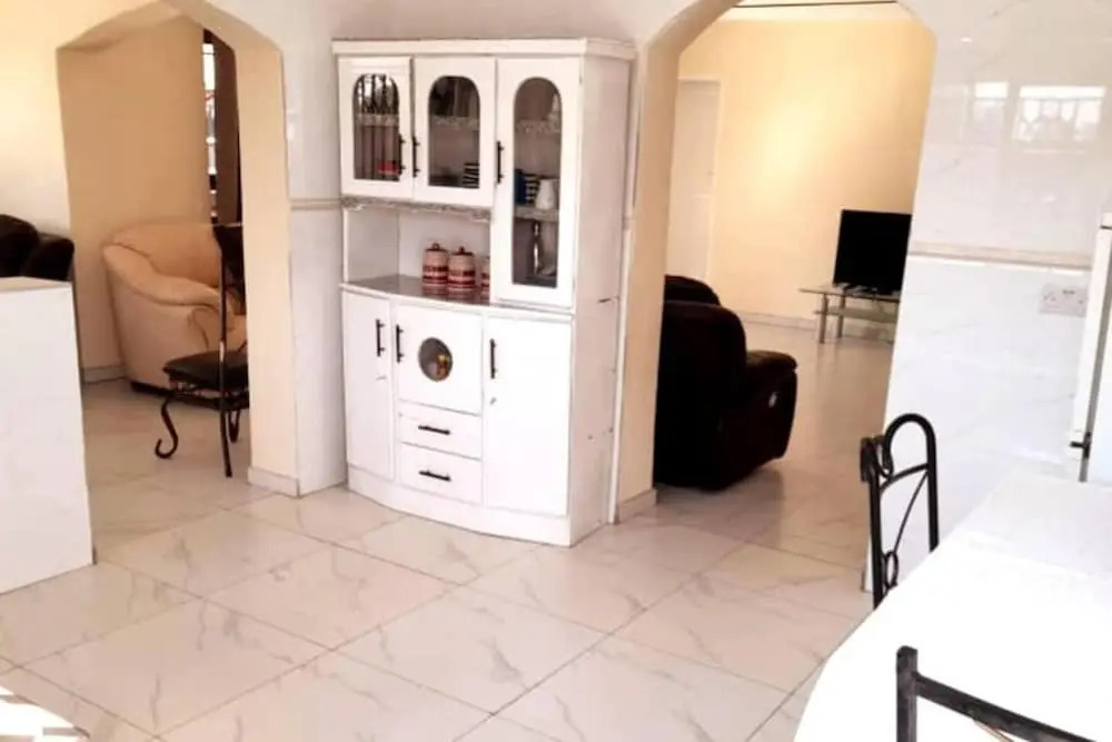 Manacomfy - 14bed House - 4 Baths - Victoria Falls