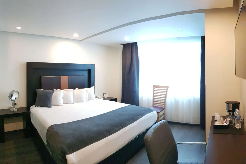 Best Western Plus Metepec & Suites