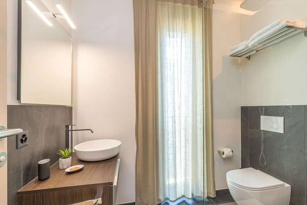 Icon H 306 Suite Micro-living
