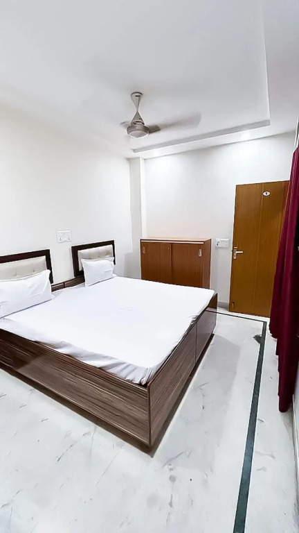 Roomshala 138 Hotel Tourist palace