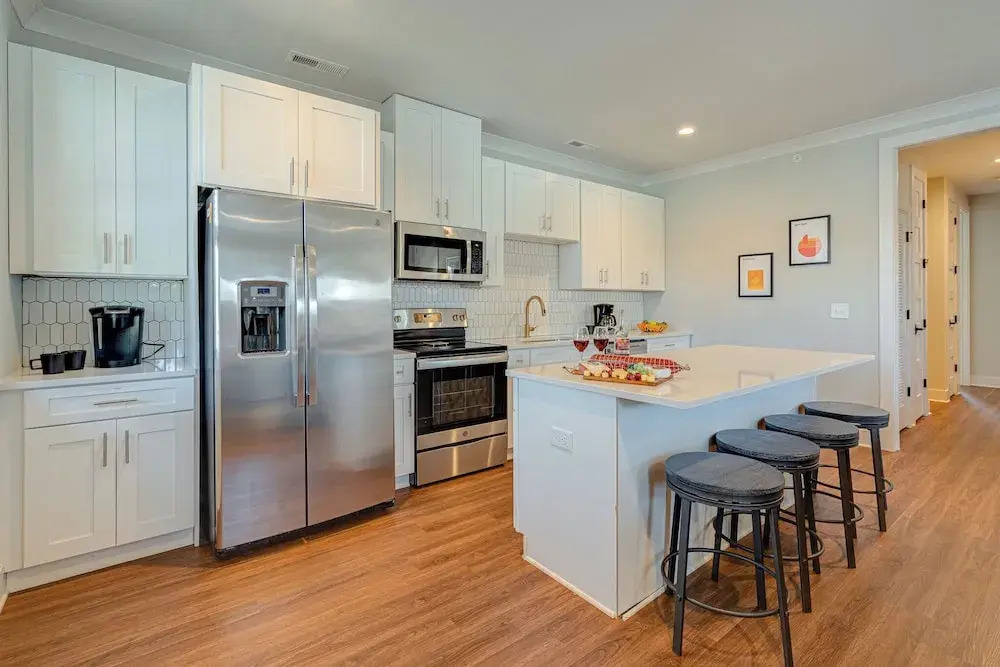 Modern Melrose-sleeps 8- Mins to Downtown Broadway
