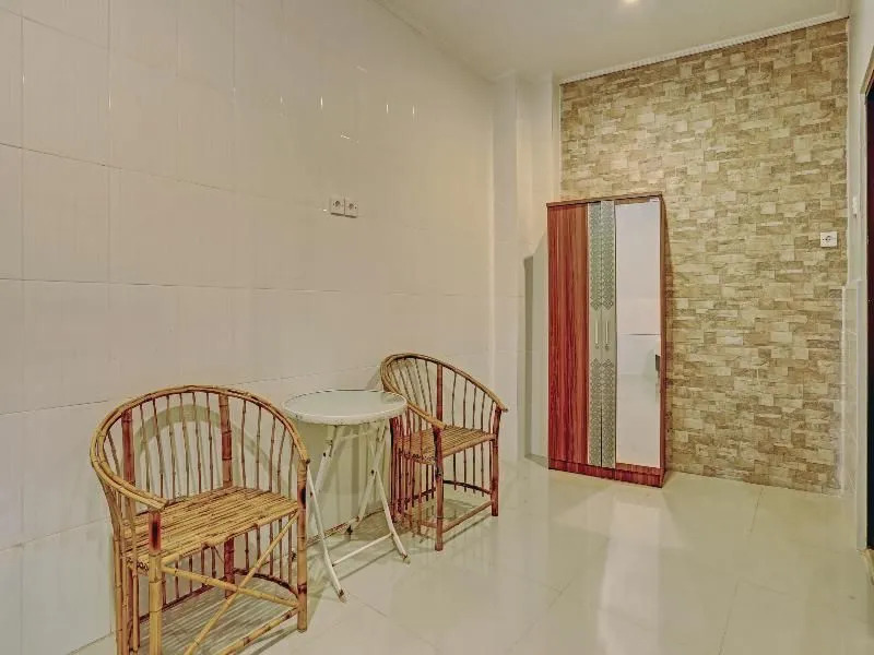 OYO 90155 Landuh Merta Residence