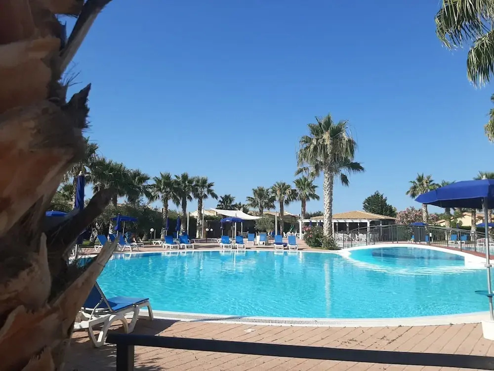 Spacious Aparyment in Campofelice di Roccella with Pool