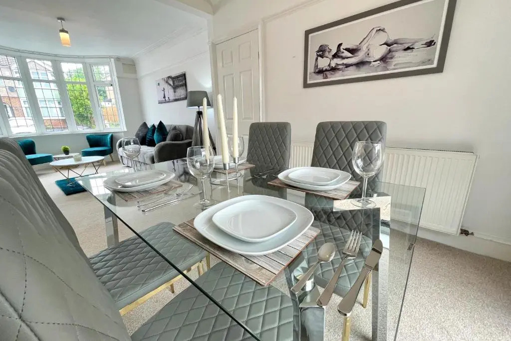 Seedfield House - Elegant Stylish Home