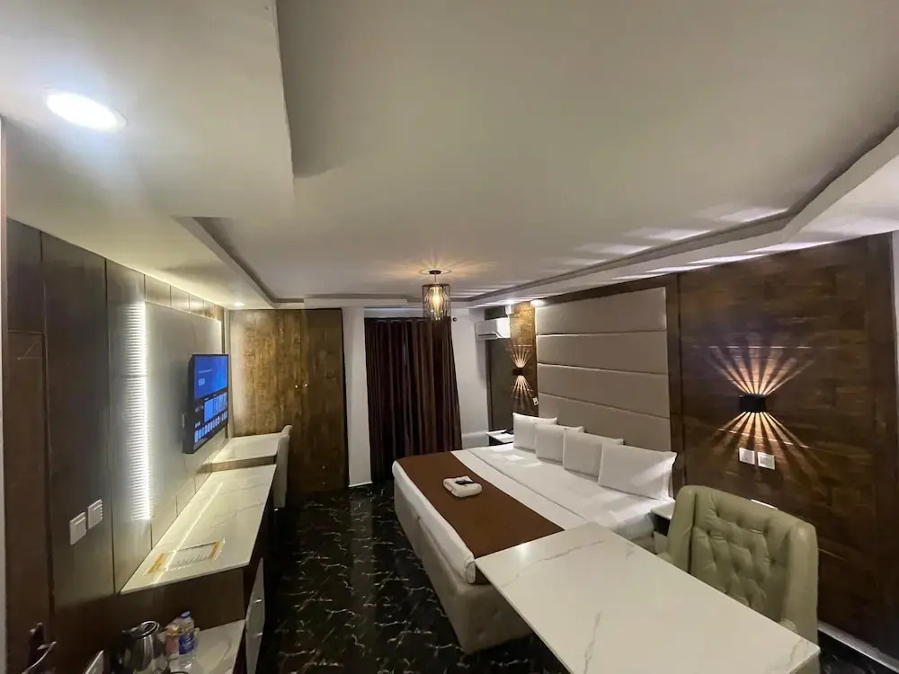 Presken Hotel Reliance