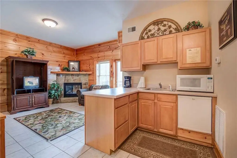 Bear Hyde 3 Bedroom Home with Hot Tub