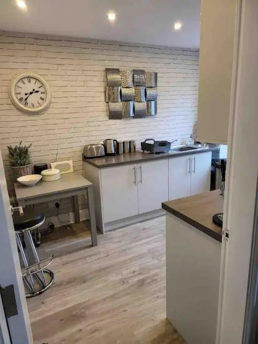 Willesden, Flat1 Lovely Spacious 1 Bedroom Flat, heart of Llandudno