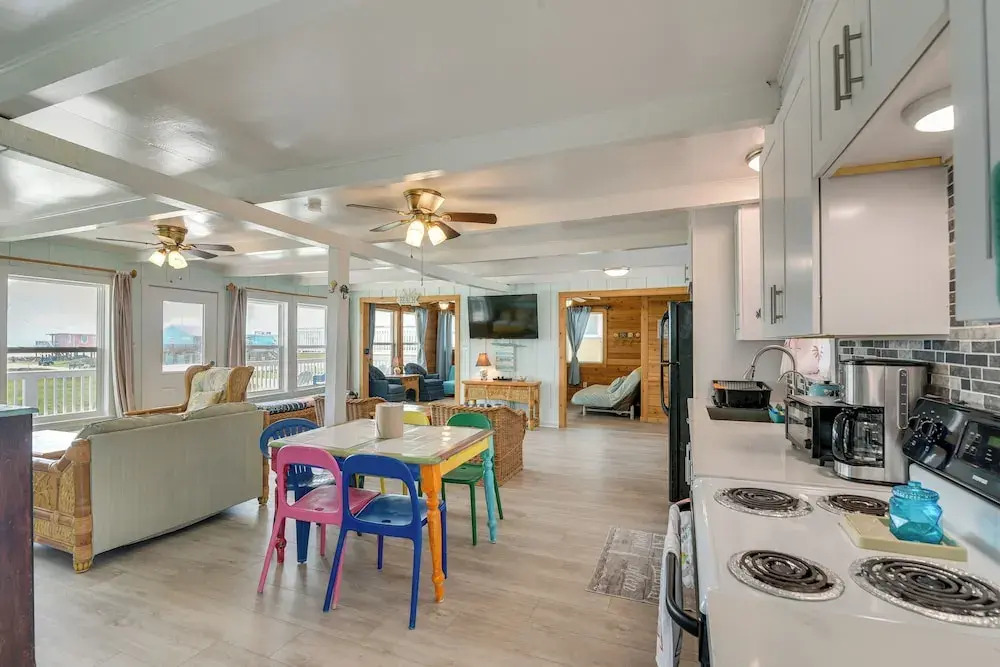 Walk to Shore: Freeport Beach House w/ Grill