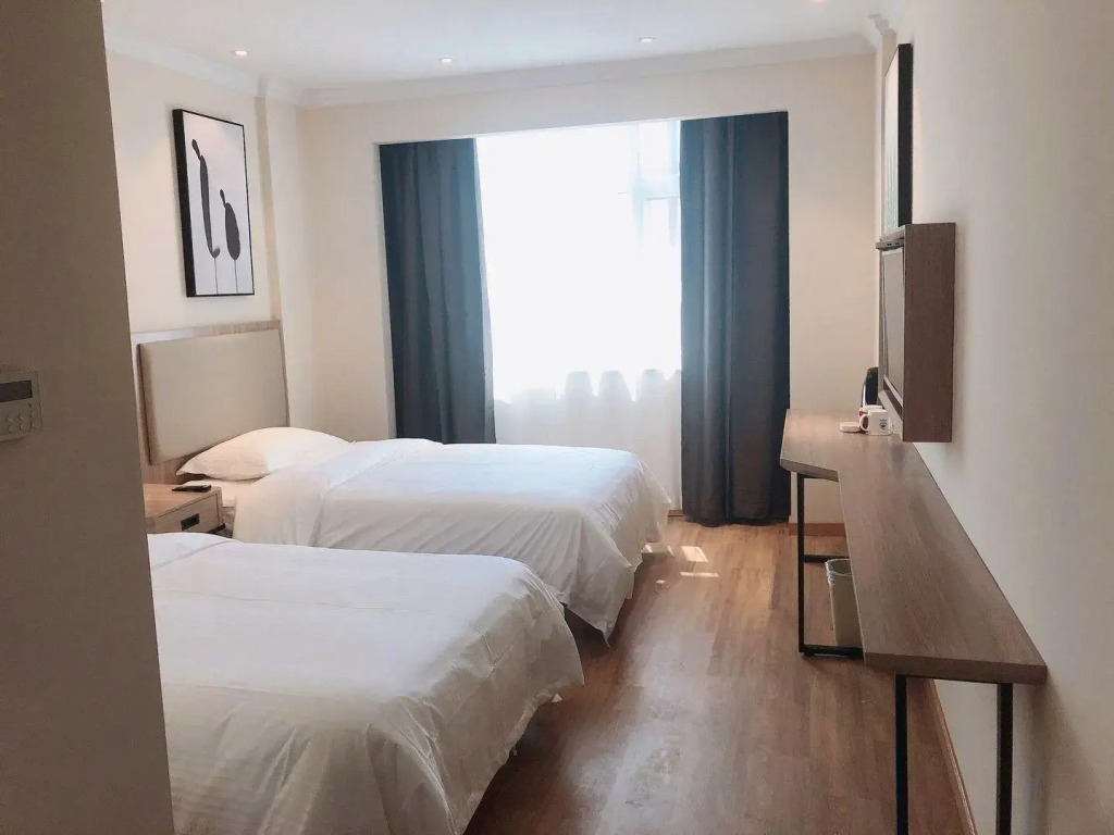 GreenTree Inn Jiangxi Yingtan Railway Station Square Business Hotel