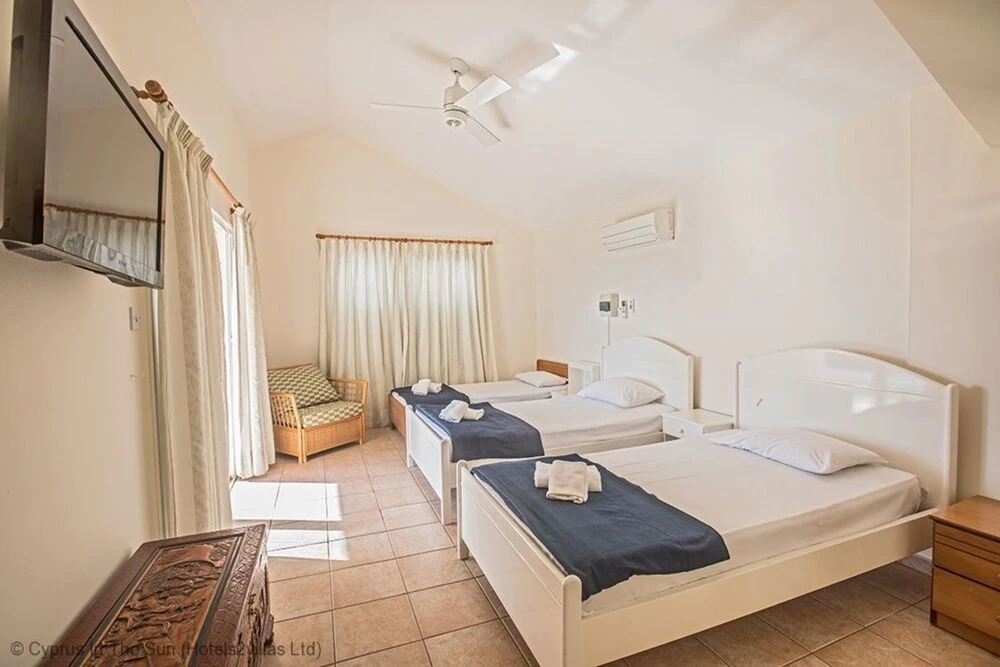 Celebrity Villa Laura26