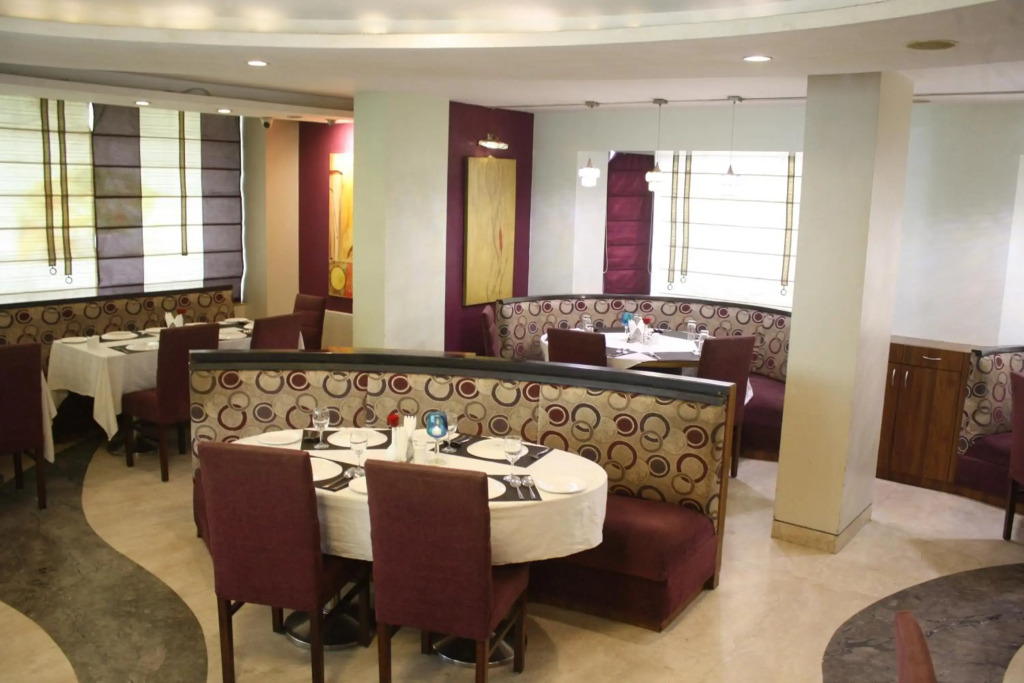 OYO Premium Deccan Apte Road