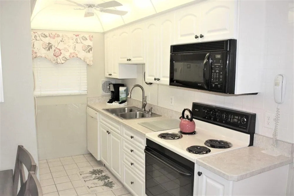 Jamaica Royale 099 - 2 Br Condo