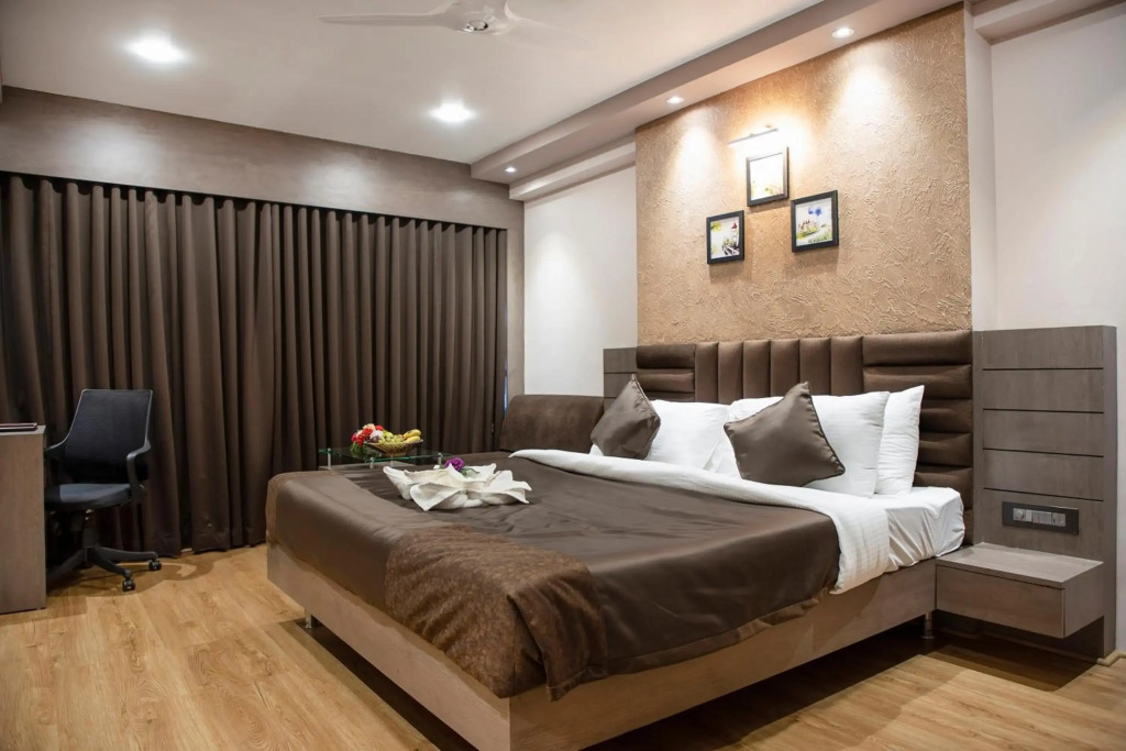 OYO Premium Paltan Bazar