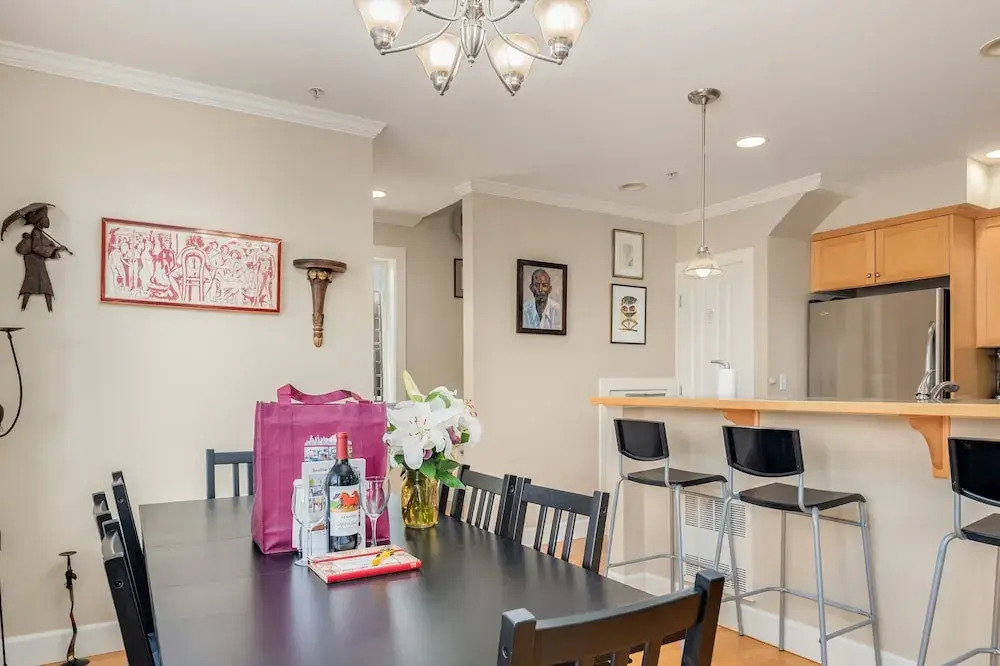 Seattle Vacation Home: Out of Africa