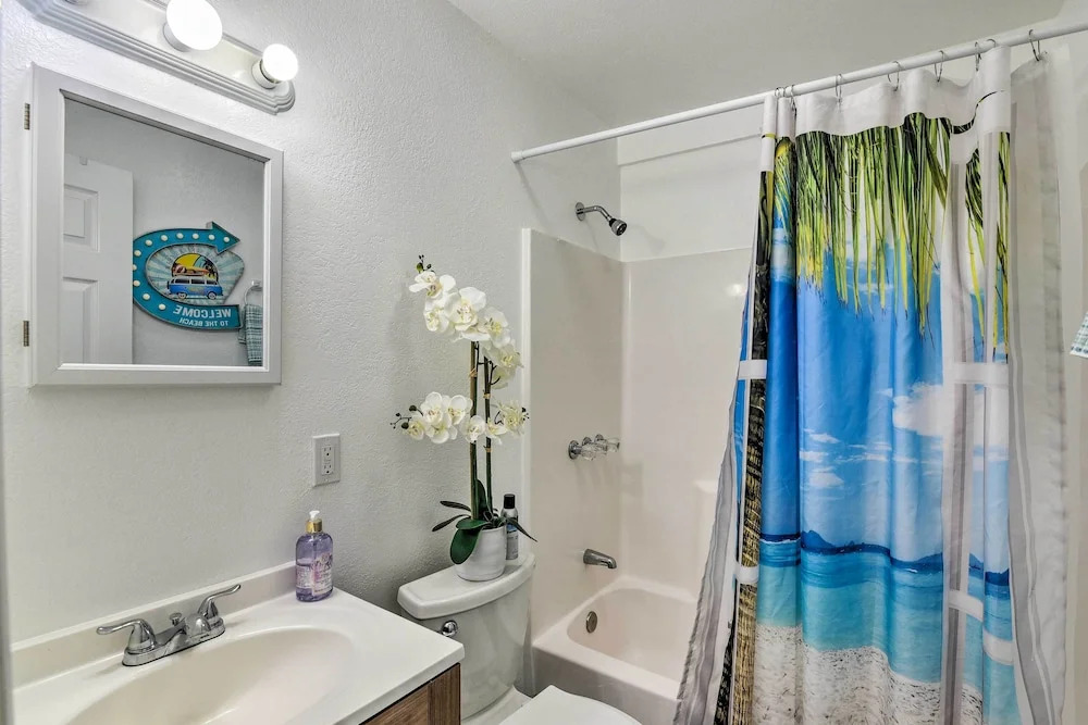 Galveston Retreat w/ Backyard & Patio