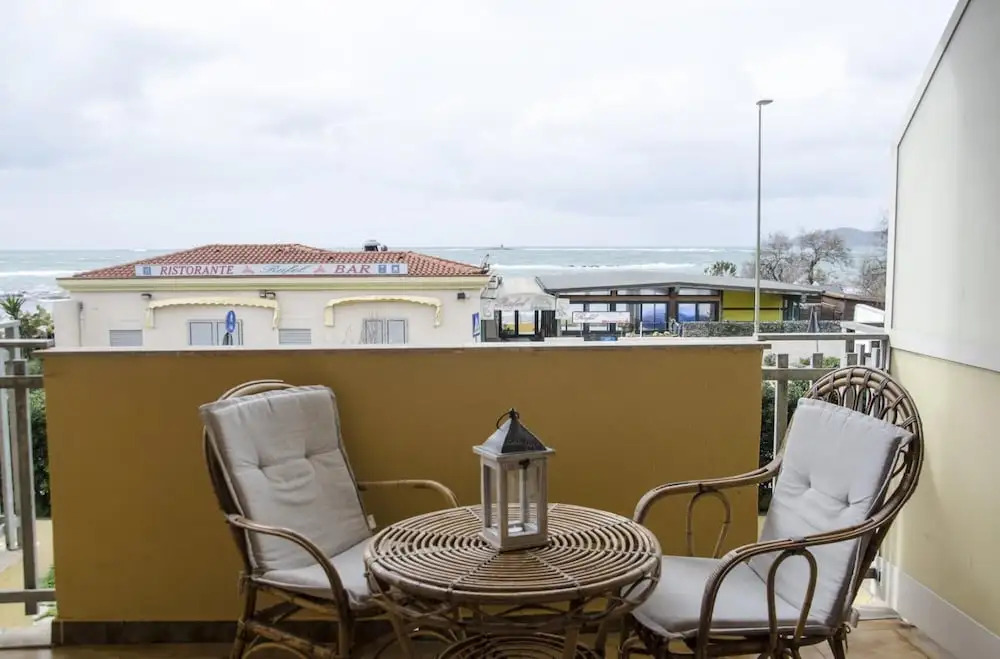 Beachfront two Room Apartment Sparaglione