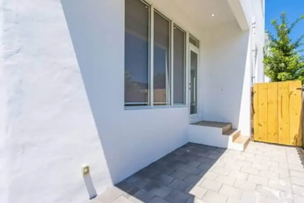 3282 SW 28th St Private Pool 4BD 2 5BA Parking Laundry Wi-fi
