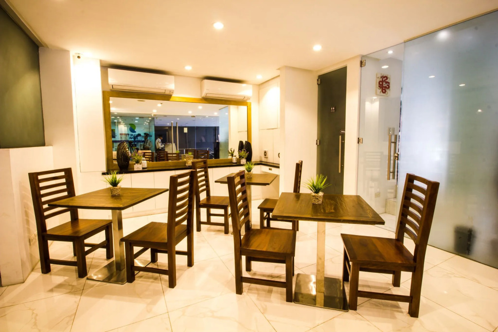 Jade Hotel and Suites