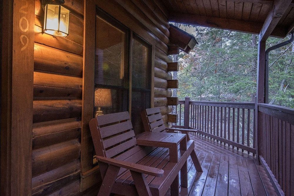 Cuddlin Up by Heritage Cabin Rentals