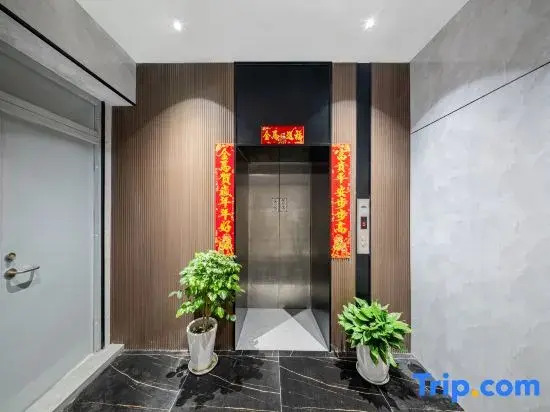 Weiting Residence Hotel (Shanghai Nanjing Road Pedestrian Street)