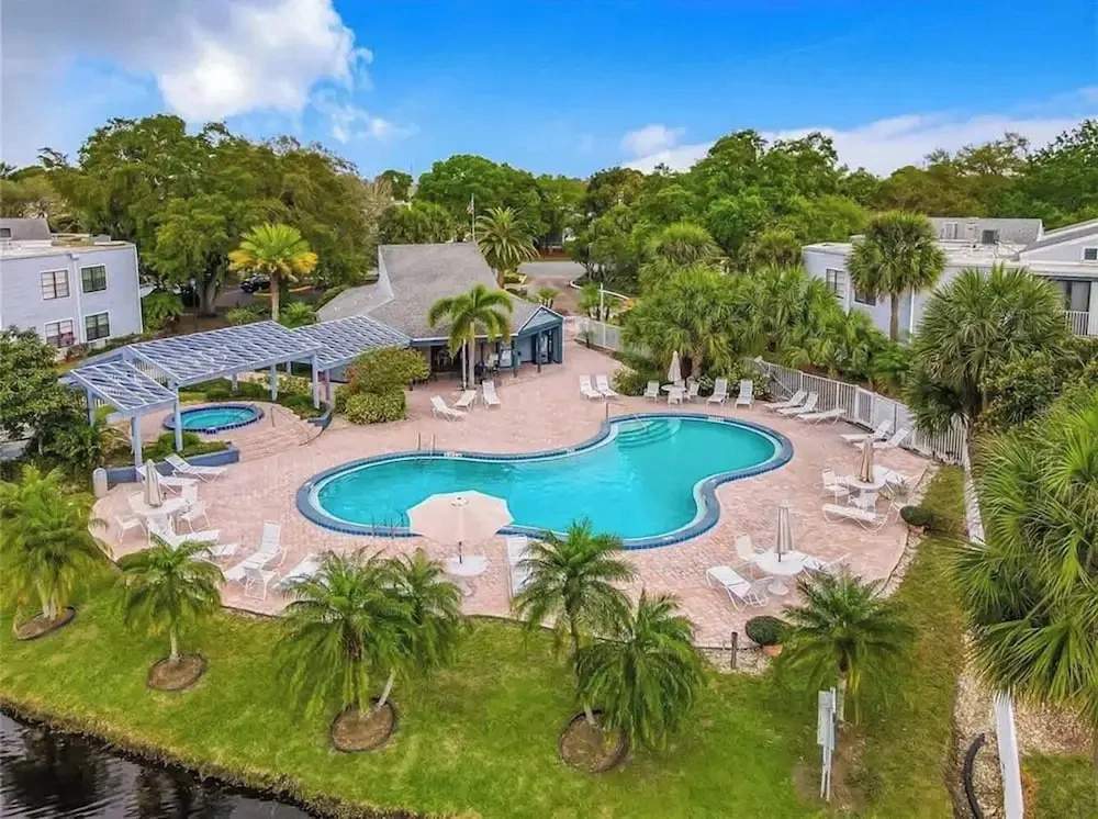 Upstay Condo Near MCO Airport w Golf & Pool