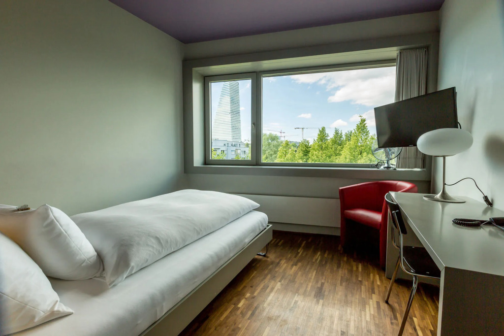 Dasbreitehotel am Rhein