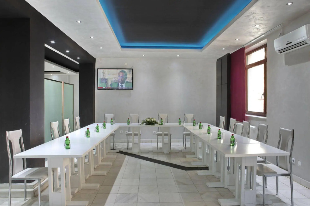 Side One Design Hotel Garni