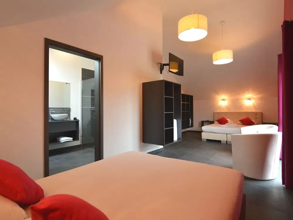Lavish Villa in Malmedy with Heated Pool, Hot Tub, Infrared Sauna
