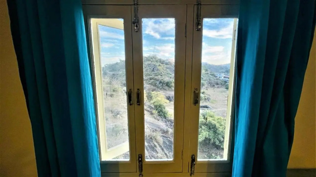 SHIKHAR BUNGLOW - A Stunning Valley View Bungalow in Mount Abu