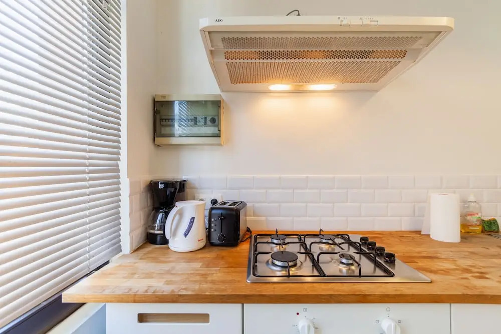 Centrally Located Bright 2 Room Apartment in Trendy st Gilles Self Check in