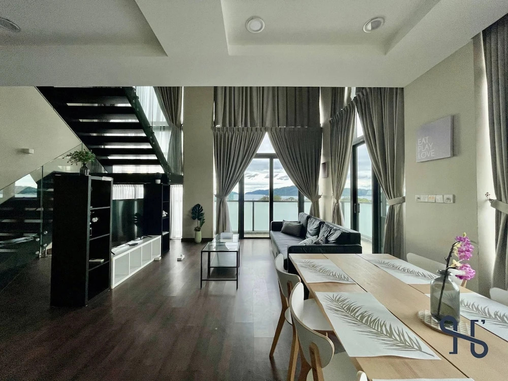 Homesuite Home at Riverson Soho