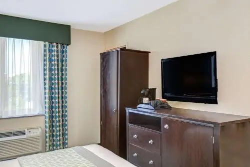 Hillcrest Hotel Near JFK Airtrain
