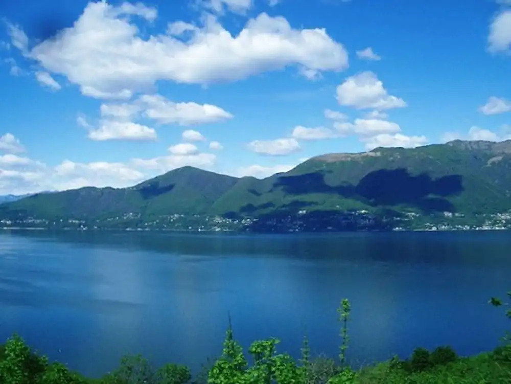Stunning 1 bed Apartment, Lake Views, Large Terrace, Wifi