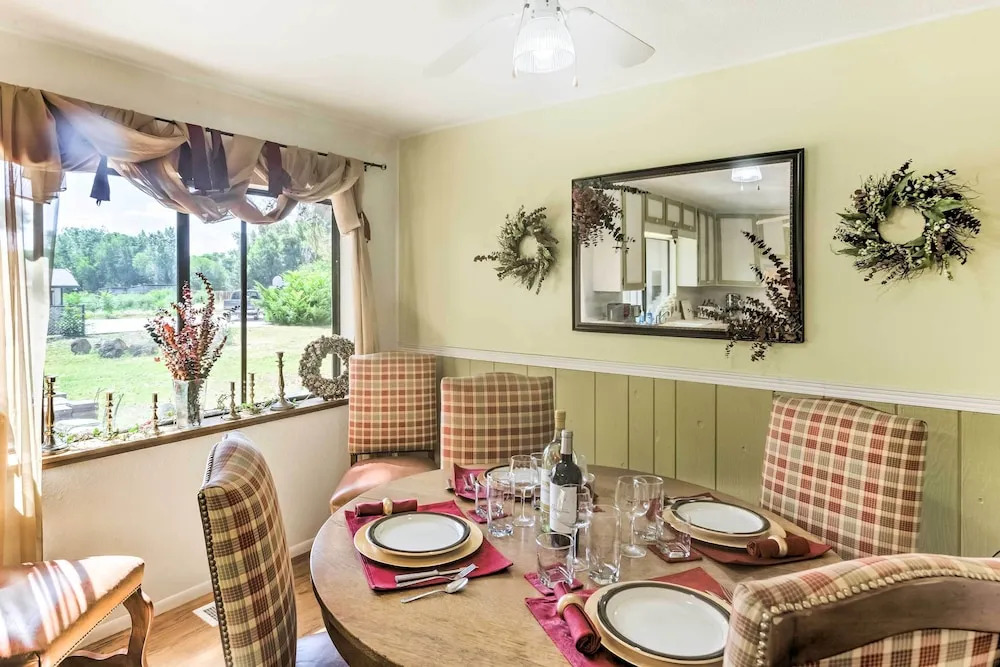 Patio & Yard: Dtwn Cottonwood Home!