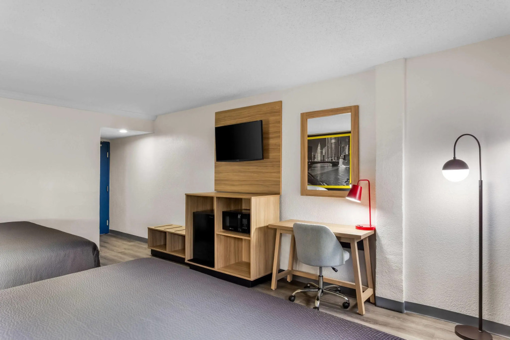 Super 8 by Wyndham Chicago IL