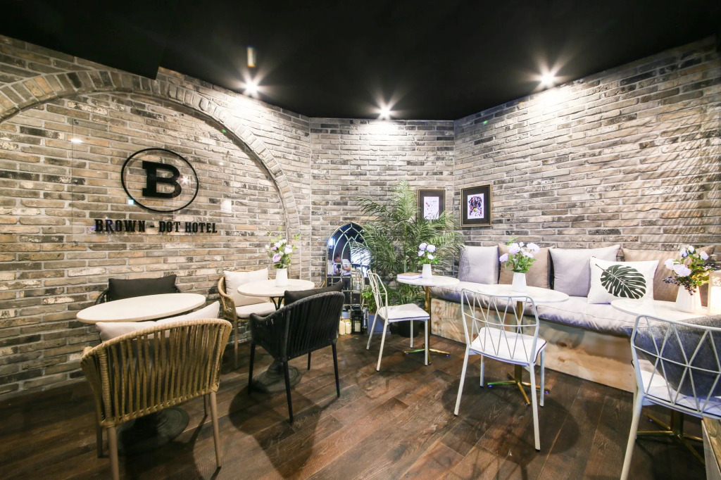 Brown Dot Yangjeong
