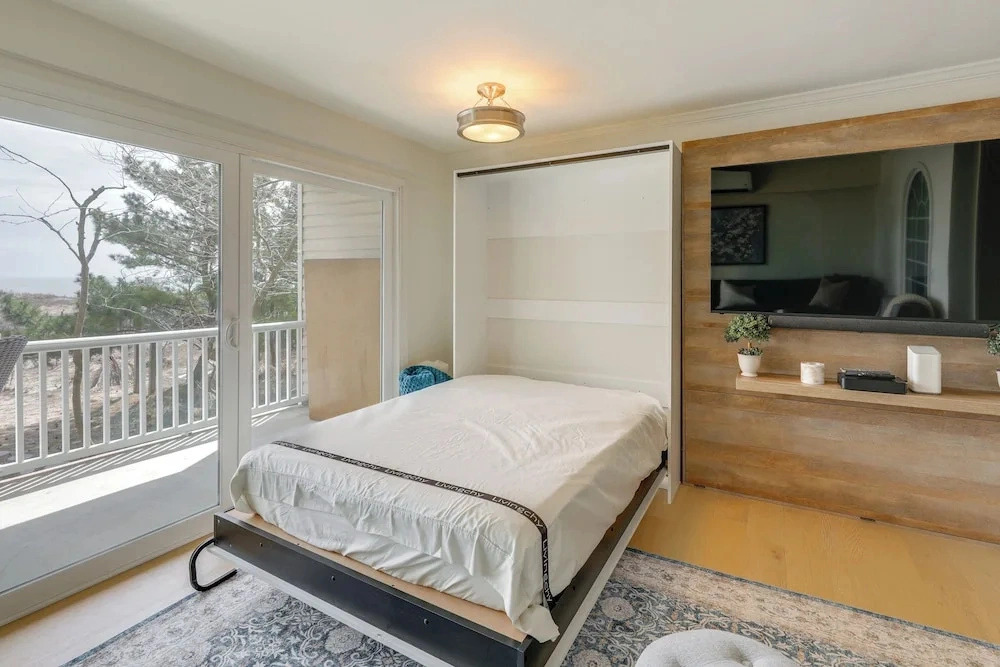 Walk to Beach! Ocean City Haven w/ Balcony & Views