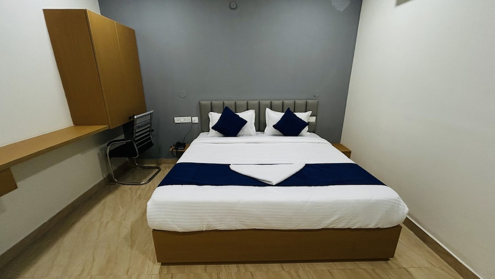 Hotel V CHECK INN