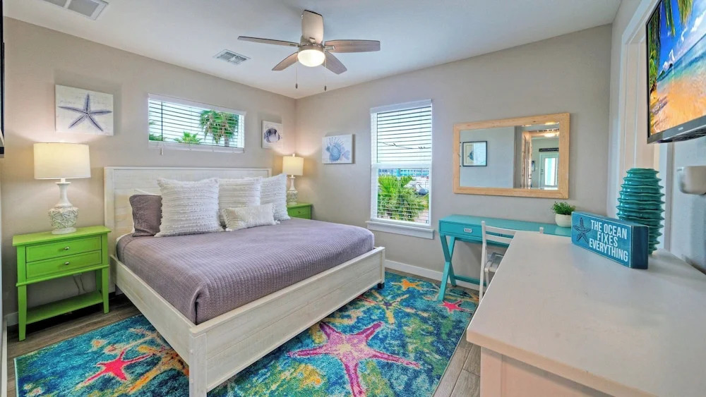Tickle My Fansea by Avantstay Mins to Shore + Private Pool + Lounge Stylish Beach House