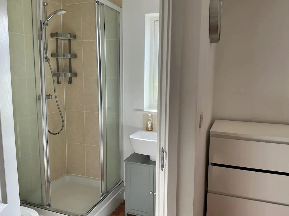 House Sleeps 8 With Wifi