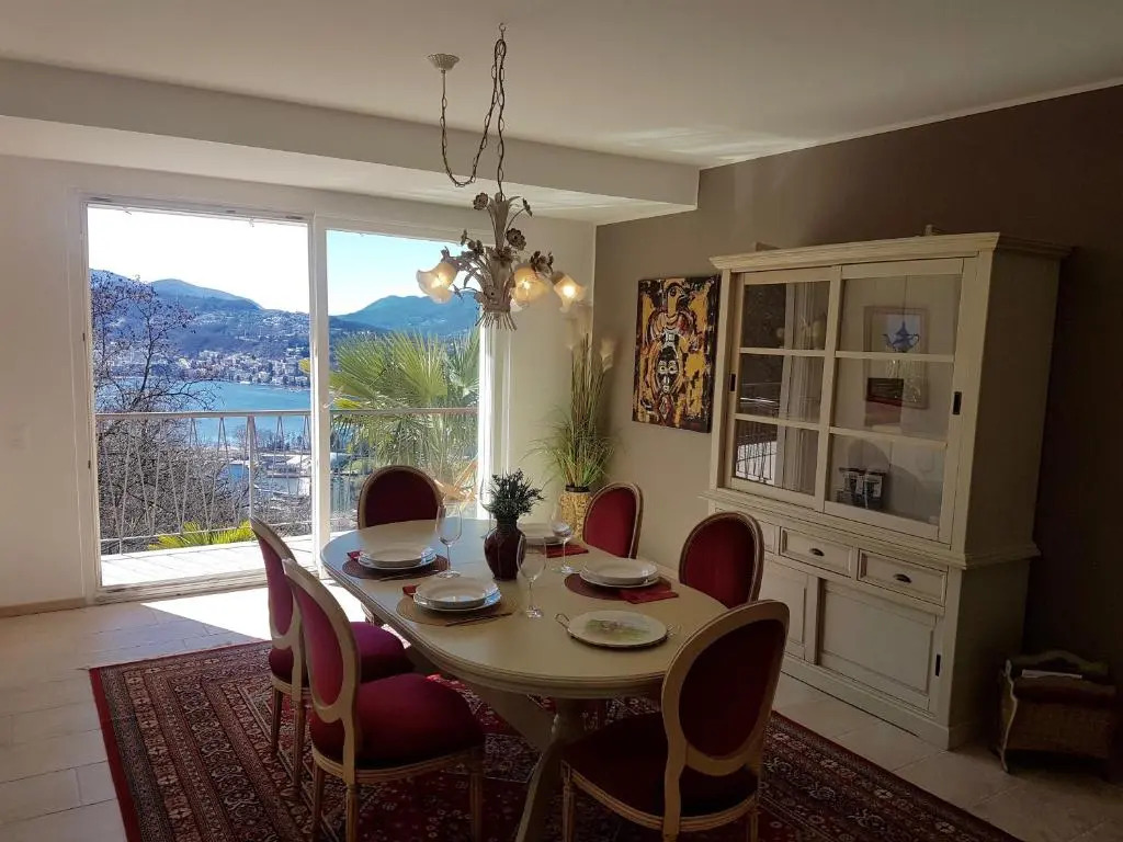 Sonniges Paradies mit Seeblick und Panoramaterrasse