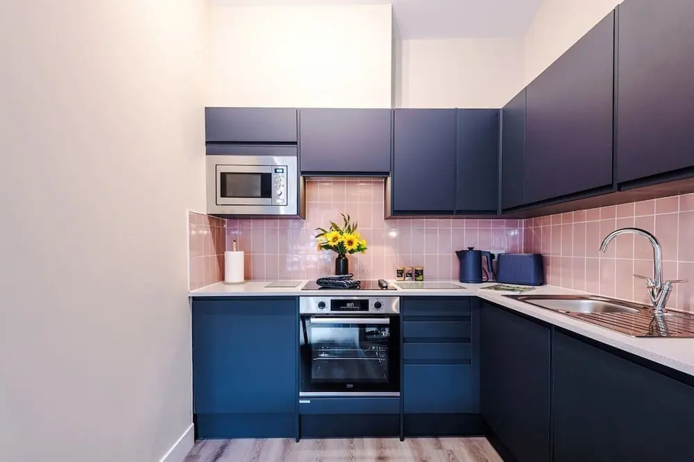 NEW Stylish 1-bed Flat Great Location Sleeps 4