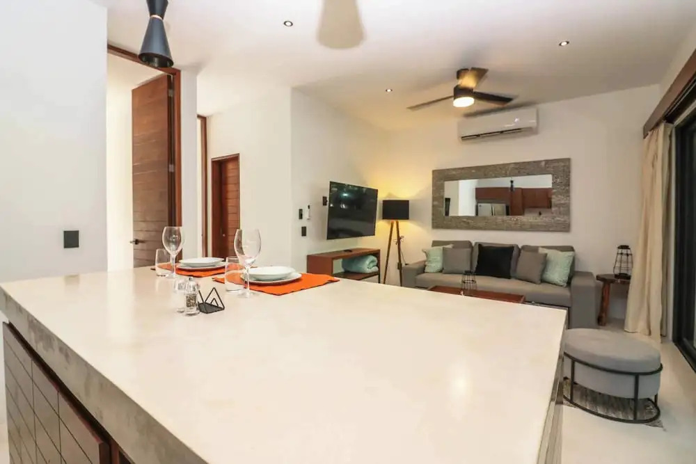 Charming Jungle Apartment Rooftop BBQ